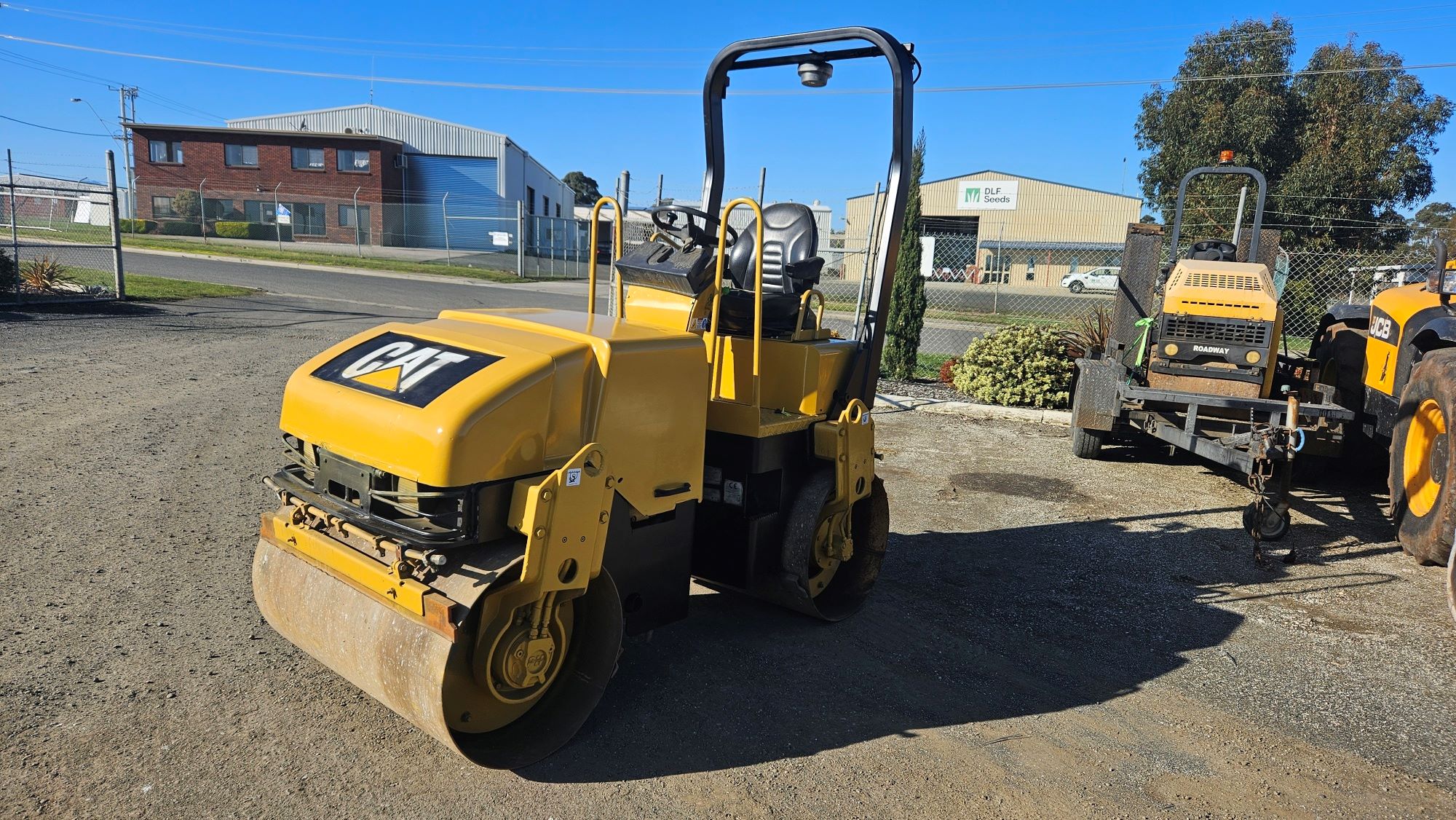 2000 Caterpillar CB224D Roller for sale